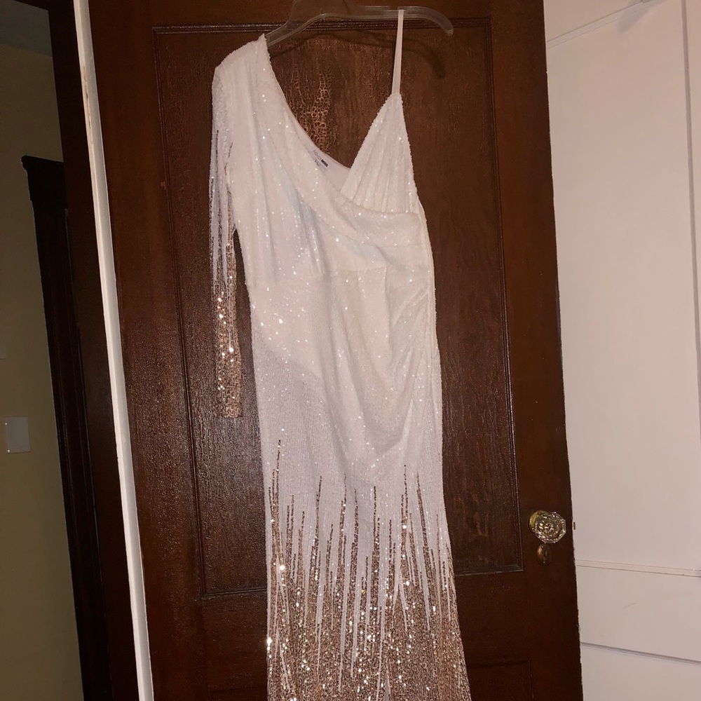 IVE GAINED MORE WEIGHT THEN I THOUGHT AND COULD NOT FIT IT. White/rose gold seq. - Picture 11 of 12